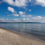 Amber Apartman Binz